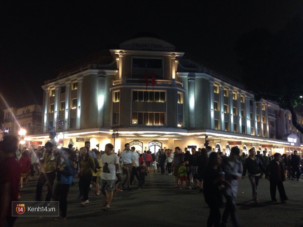 Những địa điểm nổi tiếng Hà Nội - Sài Gòn trước và sau khi tắt đèn hưởng ứng Giờ trái đất! Những địa điểm nổi tiếng Hà Nội - Sài Gòn trước và sau khi tắt đèn hưởng ứng Giờ trái đất!